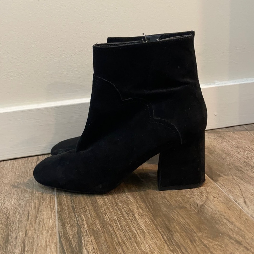 Zara Black Velvet Bootie sz 7